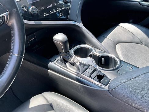 Used 2020 Toyota Camry XSE FWD image 15
