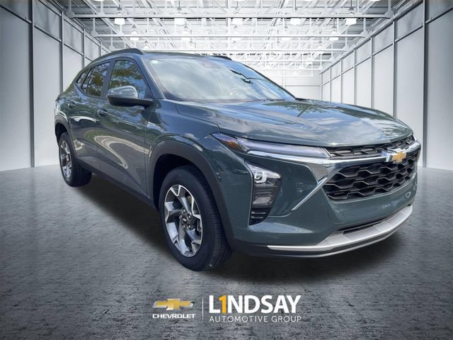 Used 2025 Chevrolet Trax LT w/ Driver Confidence Package FWD image 2