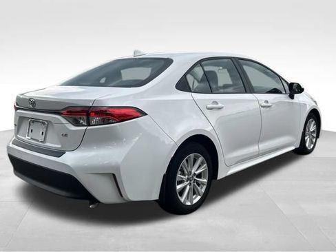Used 2023 Toyota Corolla LE w/ LE Convenience Package FWD image 5