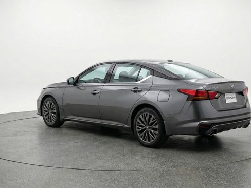 Used 2025 Nissan Altima 2.5 SV image 6