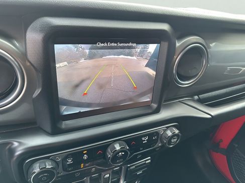 Used 2020 Jeep Wrangler Unlimited Sahara image 29