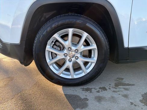 Used 2016 Jeep Cherokee Sport image 26