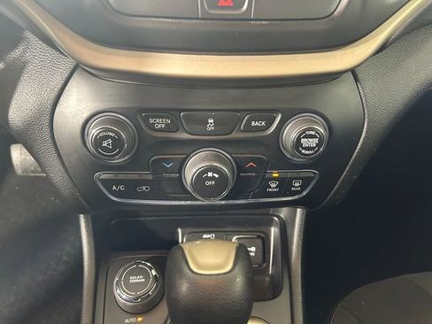 Used 2015 Jeep Cherokee Latitude w/ Cold Weather Group image 24