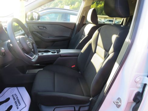 Used 2023 Nissan Rogue S image 14