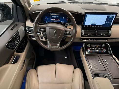 Used 2022 Lincoln Navigator Reserve image 25