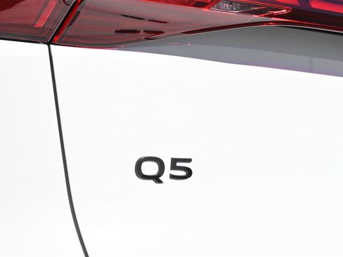 Used 2025 Audi Q5 Premium Plus w/ Premium Plus AWD/4WD image 19