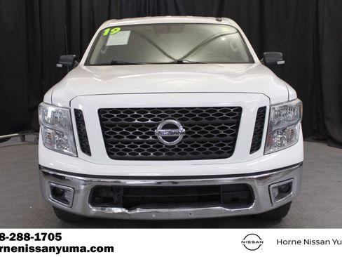 Used 2019 Nissan Titan SV RWD image 2