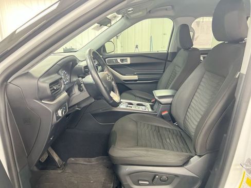 Used 2021 Ford Explorer XLT image 18