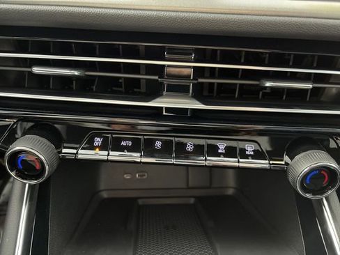 New 2026 Chevrolet Traverse LT w/ Sun and Wheel Package AWD/4WD image 21