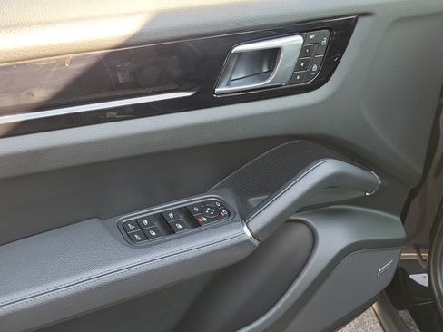 Certified 2023 Porsche Cayenne AWD/4WD image 27