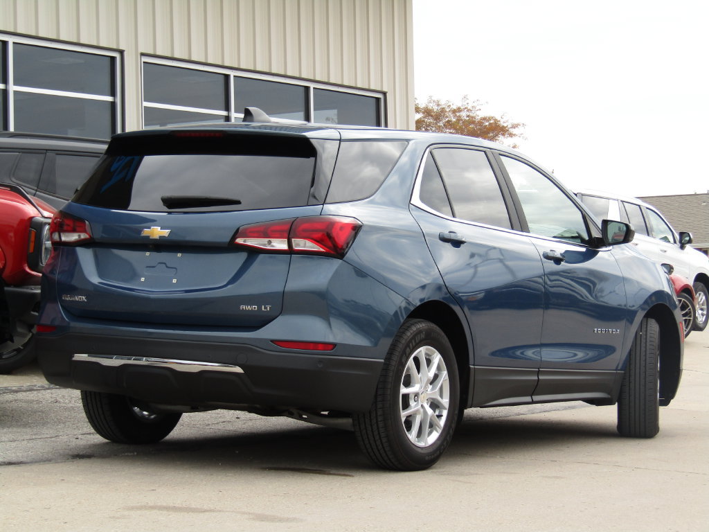 Used 2024 Chevrolet Equinox LT AWD/4WD image 3