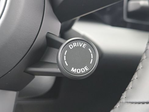 New 2026 Porsche Macan 4 Electric image 25