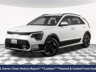 Used 2023 Kia Niro Wave w/ Wave Preserve Package video 2