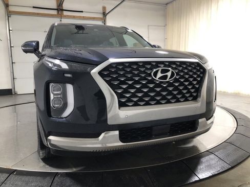 Used 2022 Hyundai Palisade Calligraphy image 2