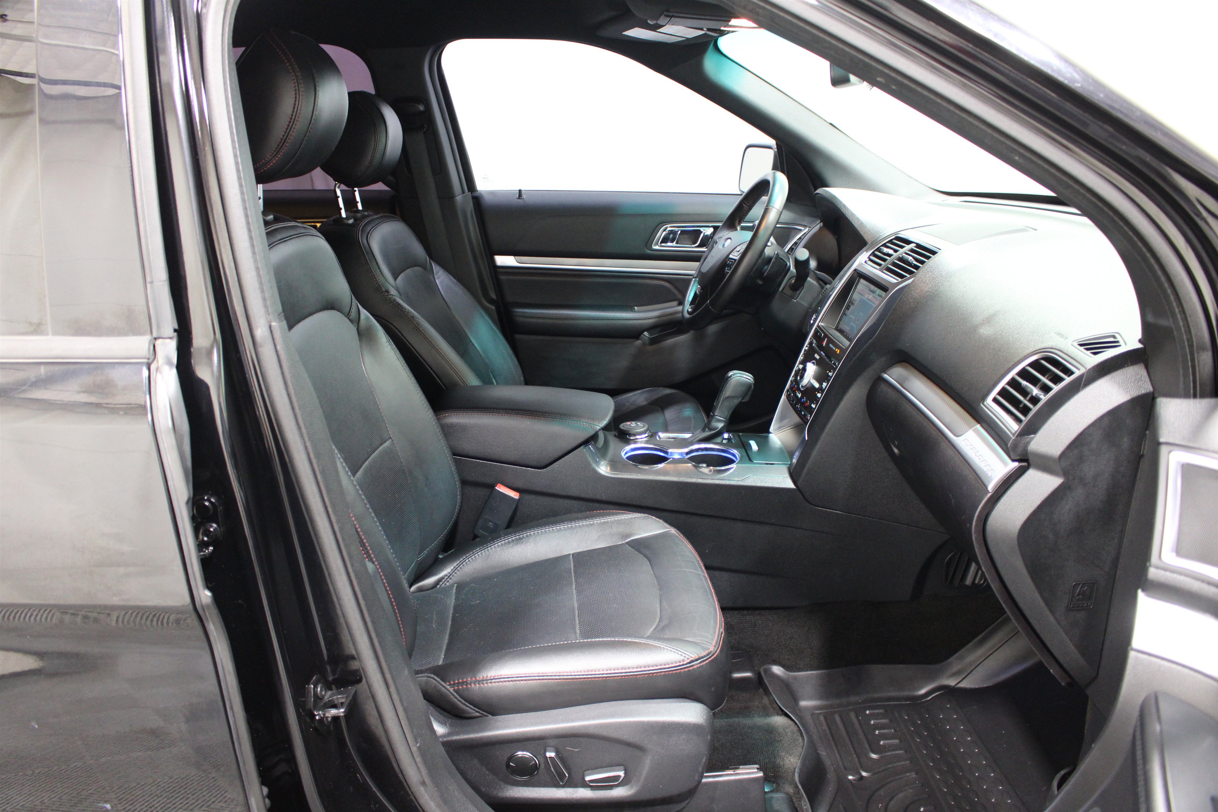 Used 2016 Ford Explorer Sport w/ Equipment Group 401A AWD/4WD image 28