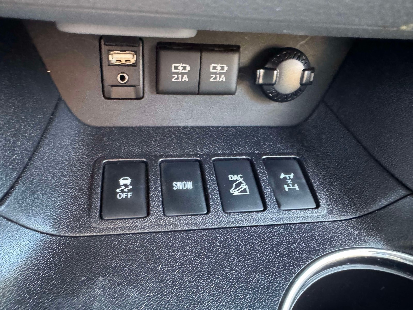 Used 2018 Toyota Highlander XLE AWD/4WD image 35