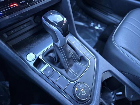 Used 2022 Volkswagen Tiguan SE R-Line image 31