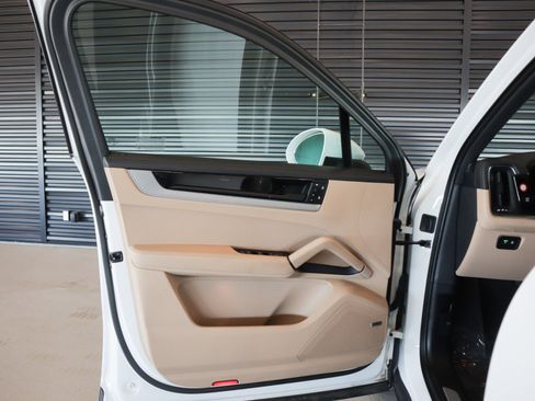 Certified 2024 Porsche Cayenne AWD/4WD image 22