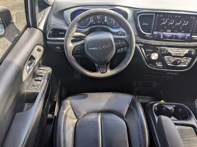 Used 2023 Chrysler Pacifica Touring-L w/ S Appearance Package FWD image 17