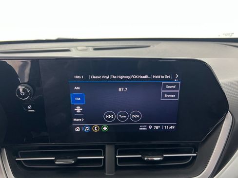 Used 2025 Chevrolet Trax RS w/ Sunroof Package FWD image 13