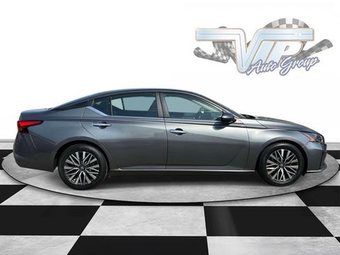 Used 2023 Nissan Altima 2.5 SV FWD image 4