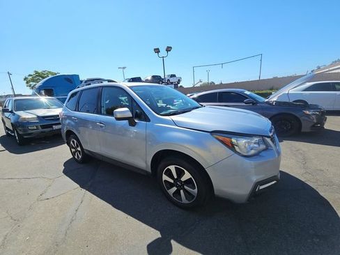 Used 2018 Subaru Forester 2.5i Premium AWD/4WD image 2