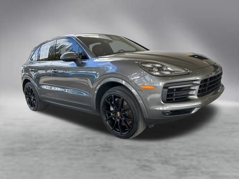 Used 2022 Porsche Cayenne w/ Premium Package Plus AWD/4WD image 2