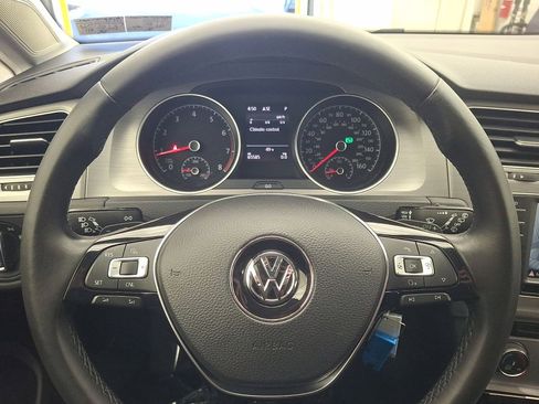 Used 2016 Volkswagen Golf S image 16