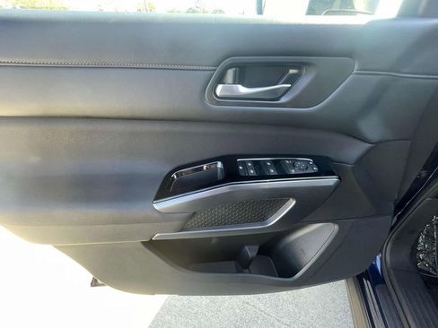 Used 2024 Nissan Pathfinder SL w/ SL Premium Package image 18