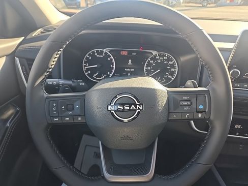 New 2026 Nissan Pathfinder SL image 15