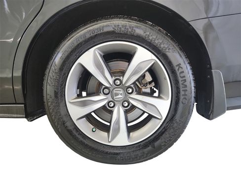 Used 2018 Honda Odyssey Touring image 42