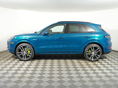 Certified 2026 Porsche Cayenne E-Hybrid AWD/4WD image 2
