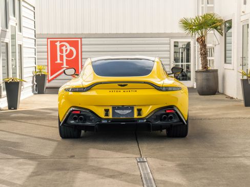 Used 2023 Aston Martin V8 Vantage Coupe image 40