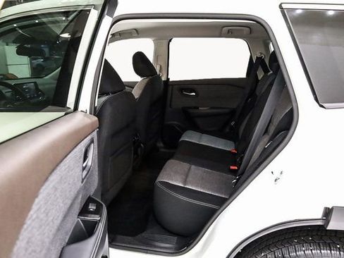 Used 2021 Nissan Rogue SV image 26