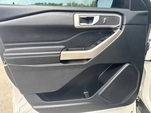 Used 2023 Ford Explorer XLT w/ Equipment Group 202A RWD image 17