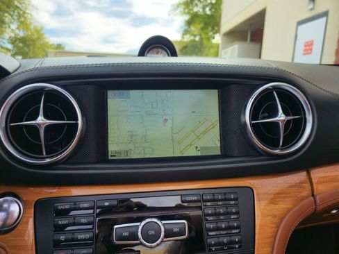 Used 2014 Mercedes-Benz SL 550 image 25