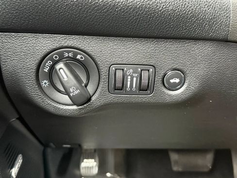 Used 2017 Dodge Challenger GT AWD/4WD image 38