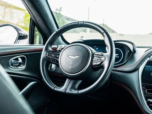 Used 2021 Aston Martin DBX image 22