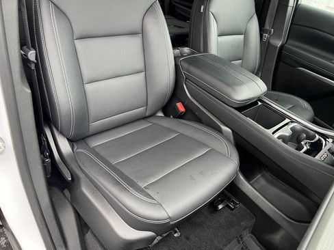 Used 2025 Chevrolet Traverse LT AWD/4WD image 27