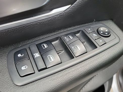Used 2019 RAM 1500 Big Horn AWD/4WD image 18