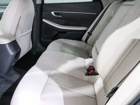 Used 2021 Hyundai Sonata SEL w/ Preferred Accessory Package FWD image 18