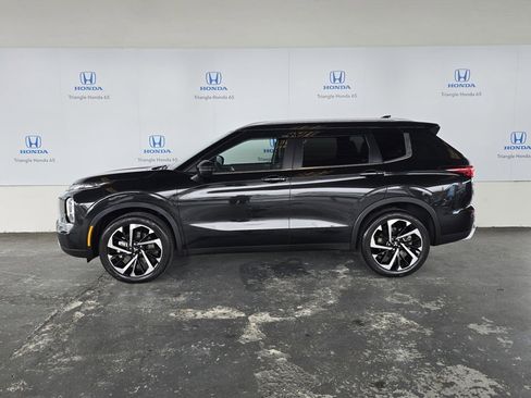 Used 2024 Mitsubishi Outlander SE image 3