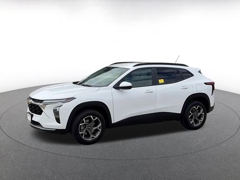 Used 2025 Chevrolet Trax LT image 8