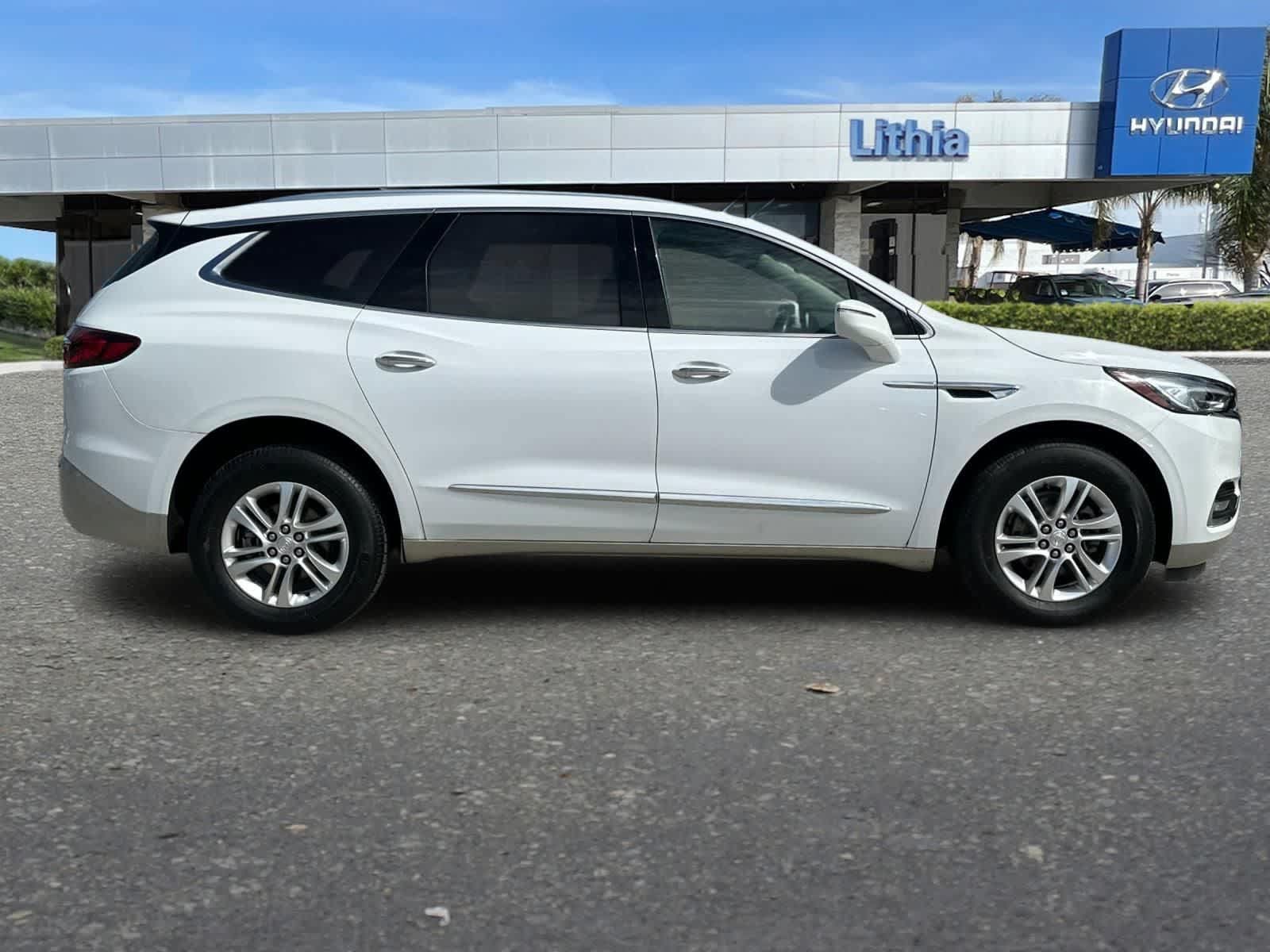 Used 2020 Buick Enclave Essence w/ Sound and Sites Package AWD/4WD image 9