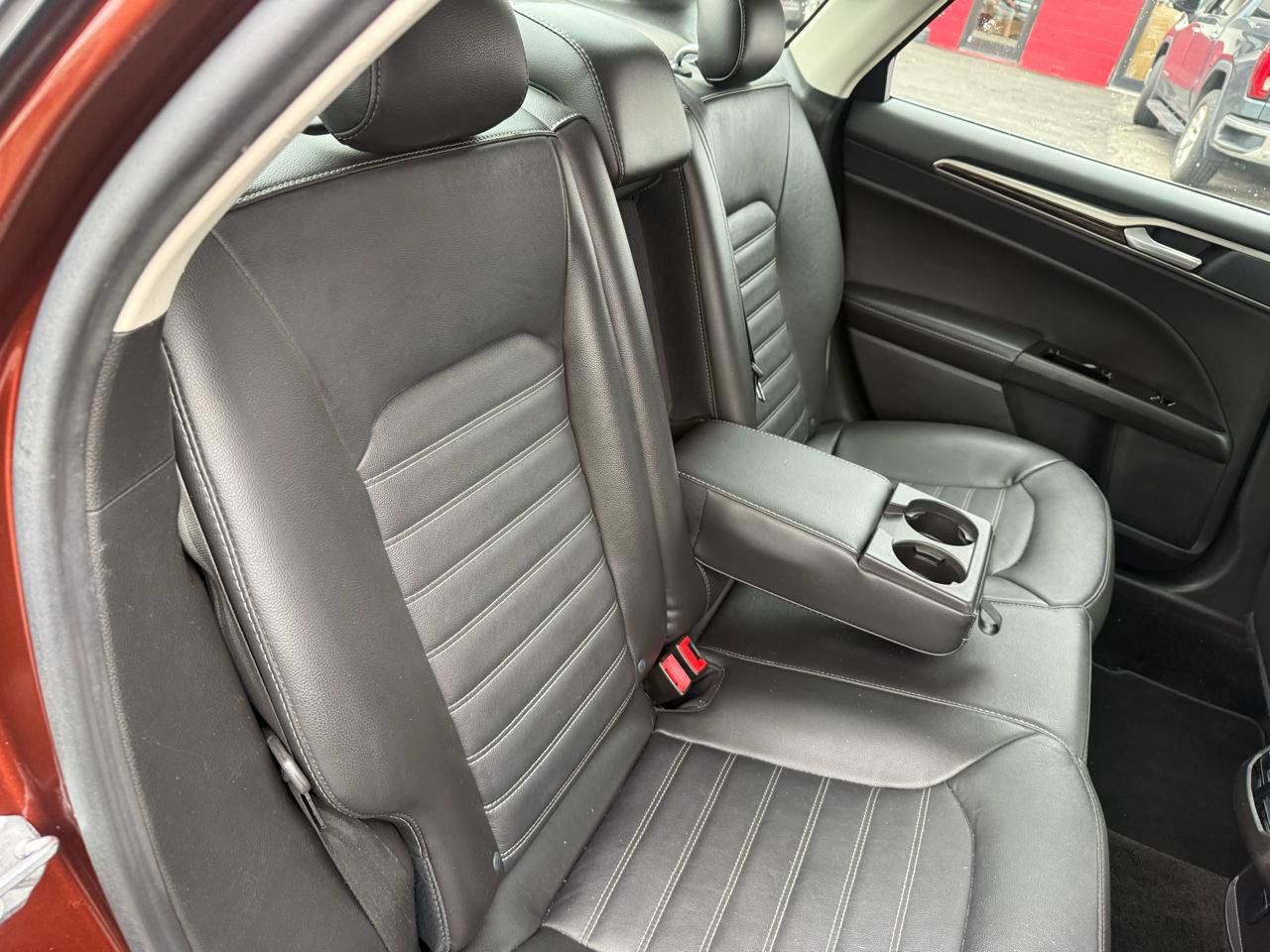 Used 2016 Ford Fusion SE w/ Equipment Group 202A AWD/4WD image 21