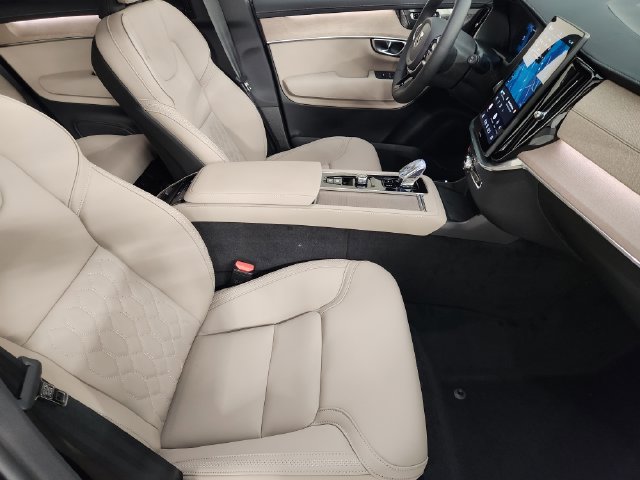 New 2026 Volvo XC90 T8 Plus w/ Protection Package Premier AWD/4WD image 3