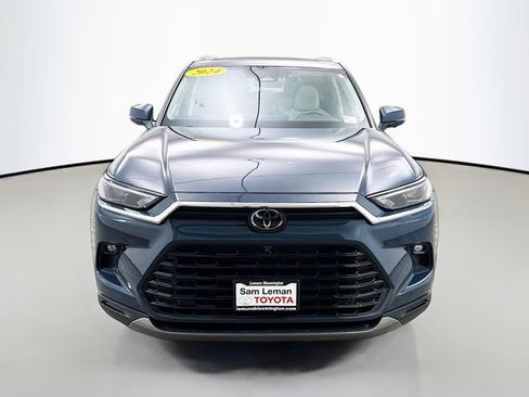 Used 2024 Toyota Grand Highlander AWD image 2