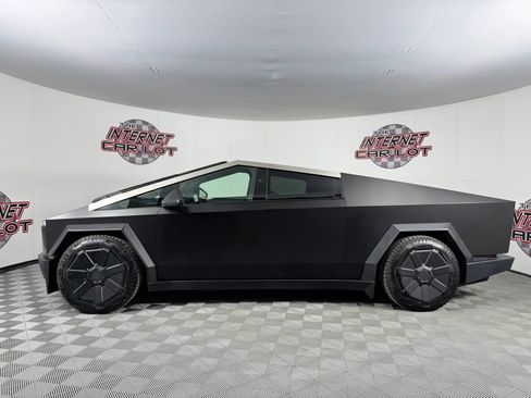 Used 2025 Tesla Cybertruck AWD Crew Cab image 4