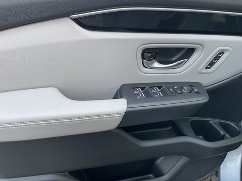 Used 2025 Honda Pilot EX-L image 10