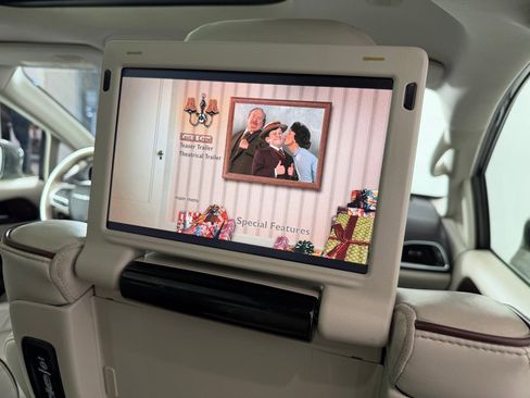 Used 2017 Chrysler Pacifica Limited image 28